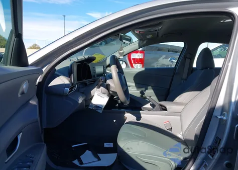 2023 Hyundai Elantra Sel z USA, uszkodzony, nr VIN 5NPLM4AG7PH104065